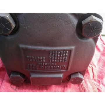 Vickers hydraulic pump 35v25a 1c22.  02-137124