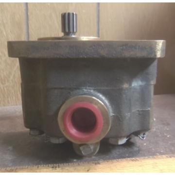 Bronze Hydraulic Pump with Splined Shaft - P/N: 06254701001 (NOS)