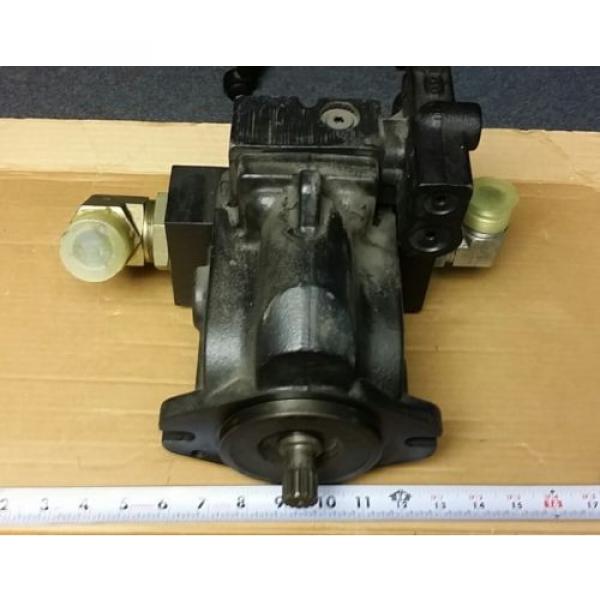 New Sauer Danfoss Hydraulic Pump L38  Model #7004613S #1 image