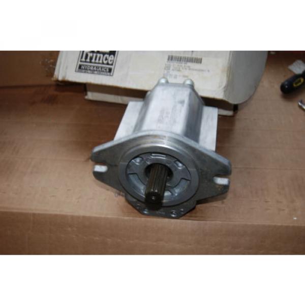 PRINCE  HYDRAULIC GEAR  PUMP SP25A52D9H-1R  2500 PSI  NEW #5 image