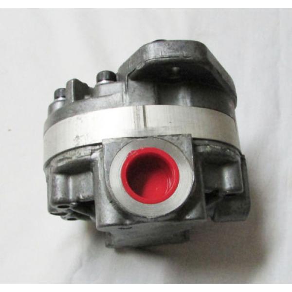 Parker H39AA1A Hydraulic Gear Pump, Inlet Diameter: .97&#034;, Outlet Diameter: .77&#034; #2 image