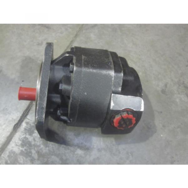 NEW MTE DELTA HYDRAULIC PUMP # 3352 #1 image