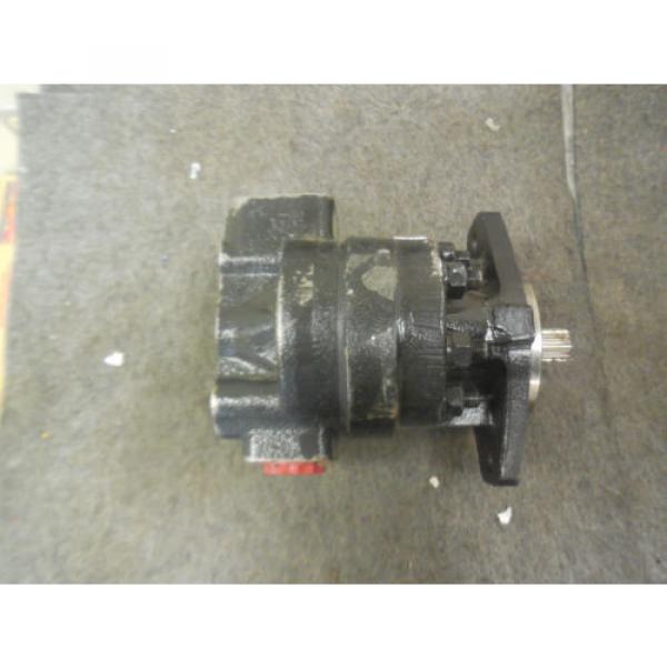 NEW JOHN DEERE HYDRAULIC PUMP AT370229 CONCENTRIC 2993656-2913 #1 image