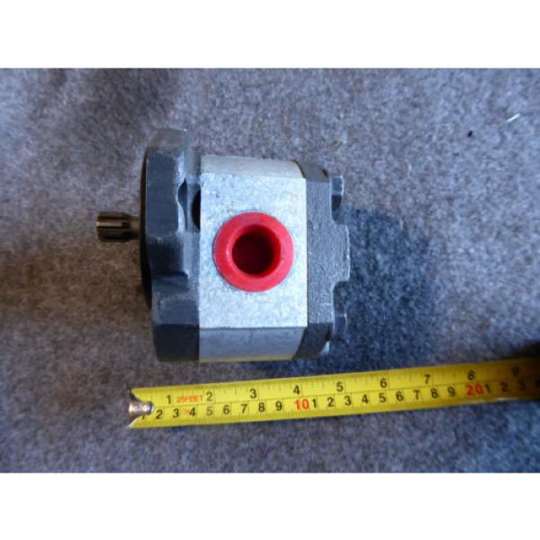 NEW MANNESMANN REXROTH GEAR PUMP 1PF2G2-40B/04 LRR19MR #3 image