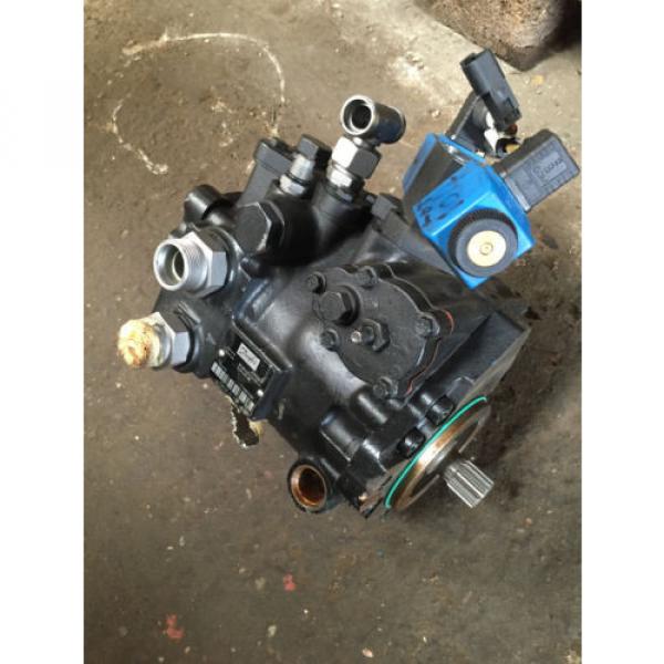 SAUER DANFOSS HYDRAULIC PUMP M/N 83029606 Price Inc Vat #1 image