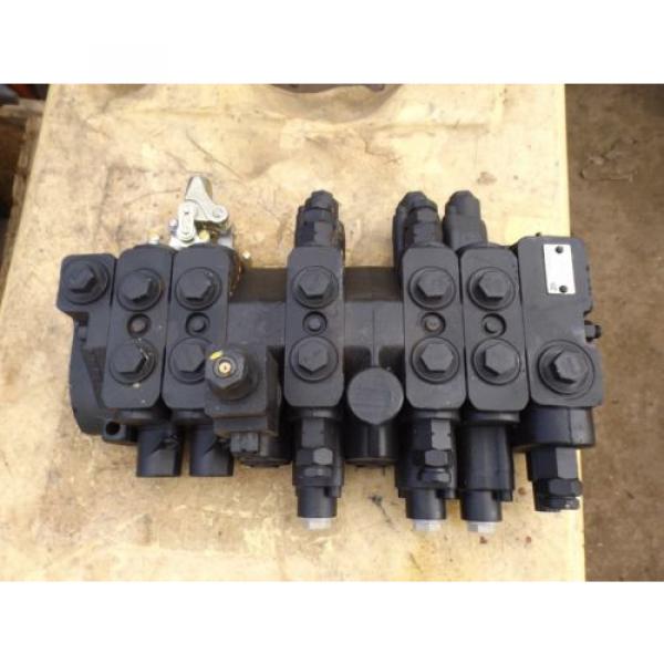 JCB 540-170 5 Spool Valve Block P/N 332/E7389 #1 image